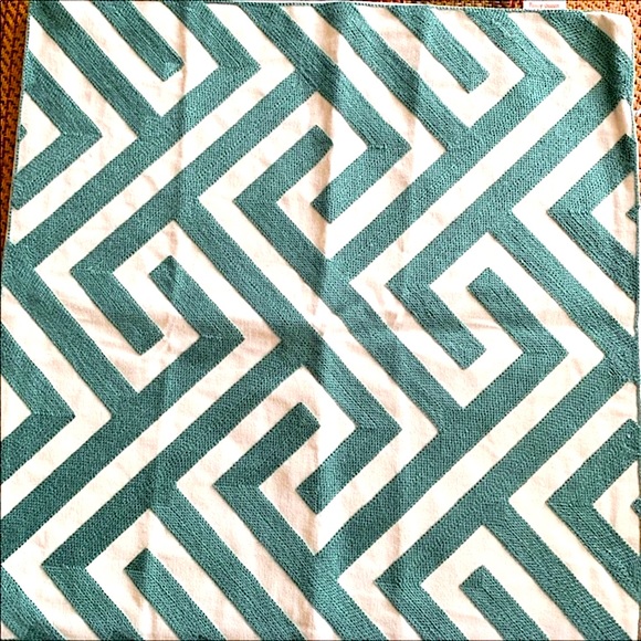 Fancy Queen Modern Embroidered Throw Pillow Covers Set of 4 17.5” x 17.5” New - Picture 6 of 15